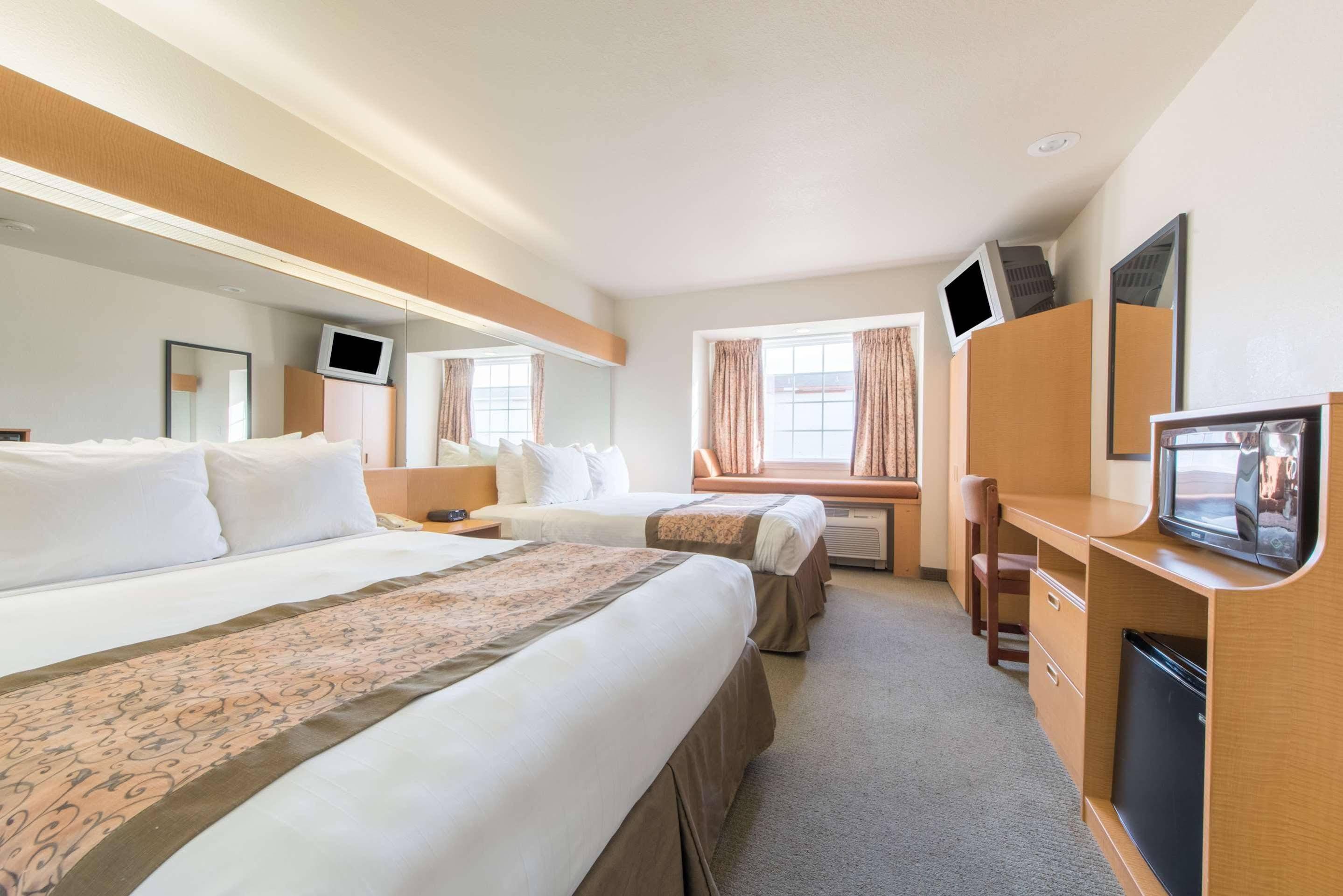 Microtel Inn & Suites By Wyndham Altus Bagian luar foto