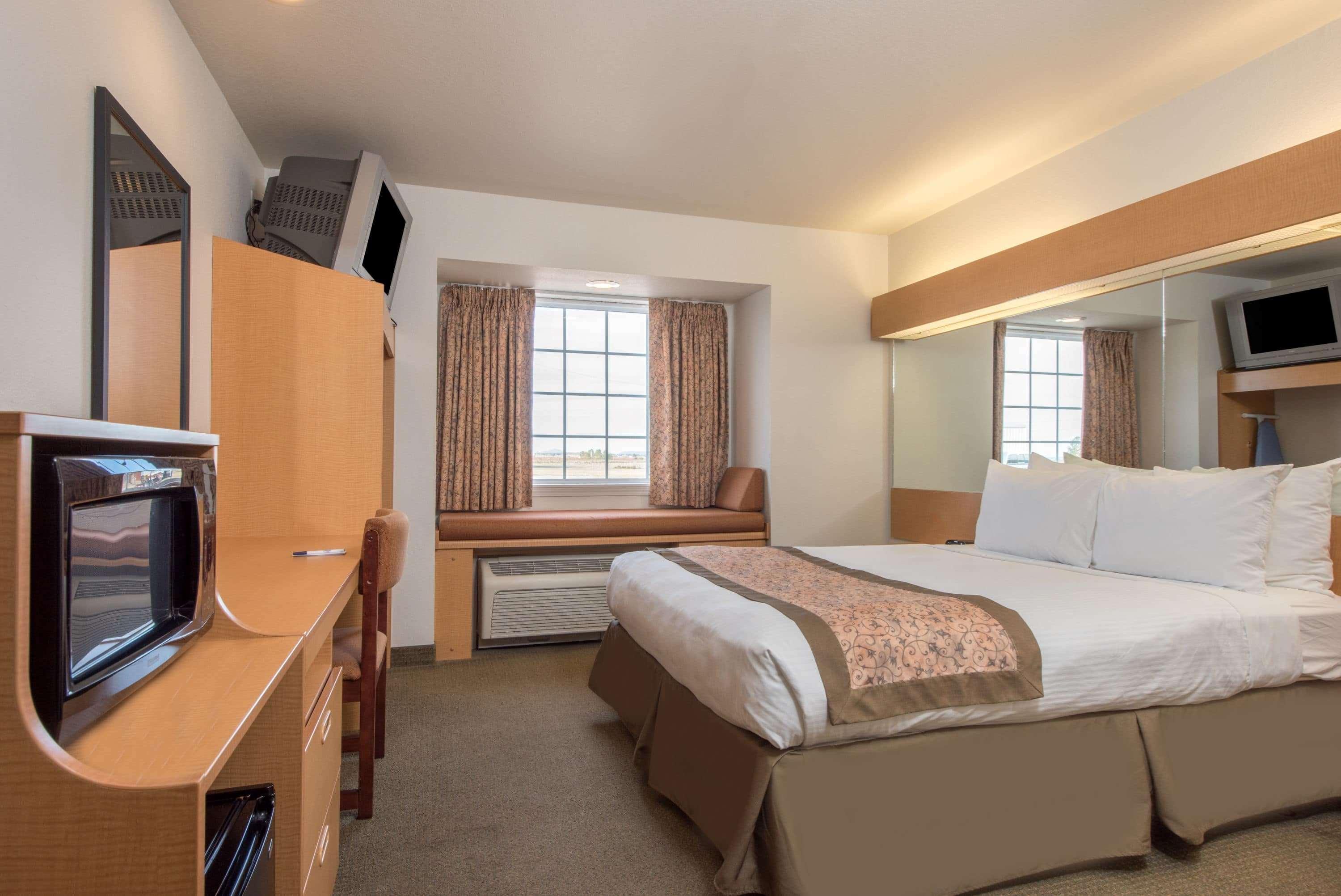 Microtel Inn & Suites By Wyndham Altus Bagian luar foto