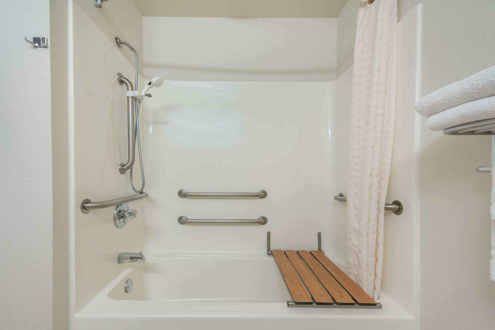 Microtel Inn & Suites By Wyndham Altus Bagian luar foto